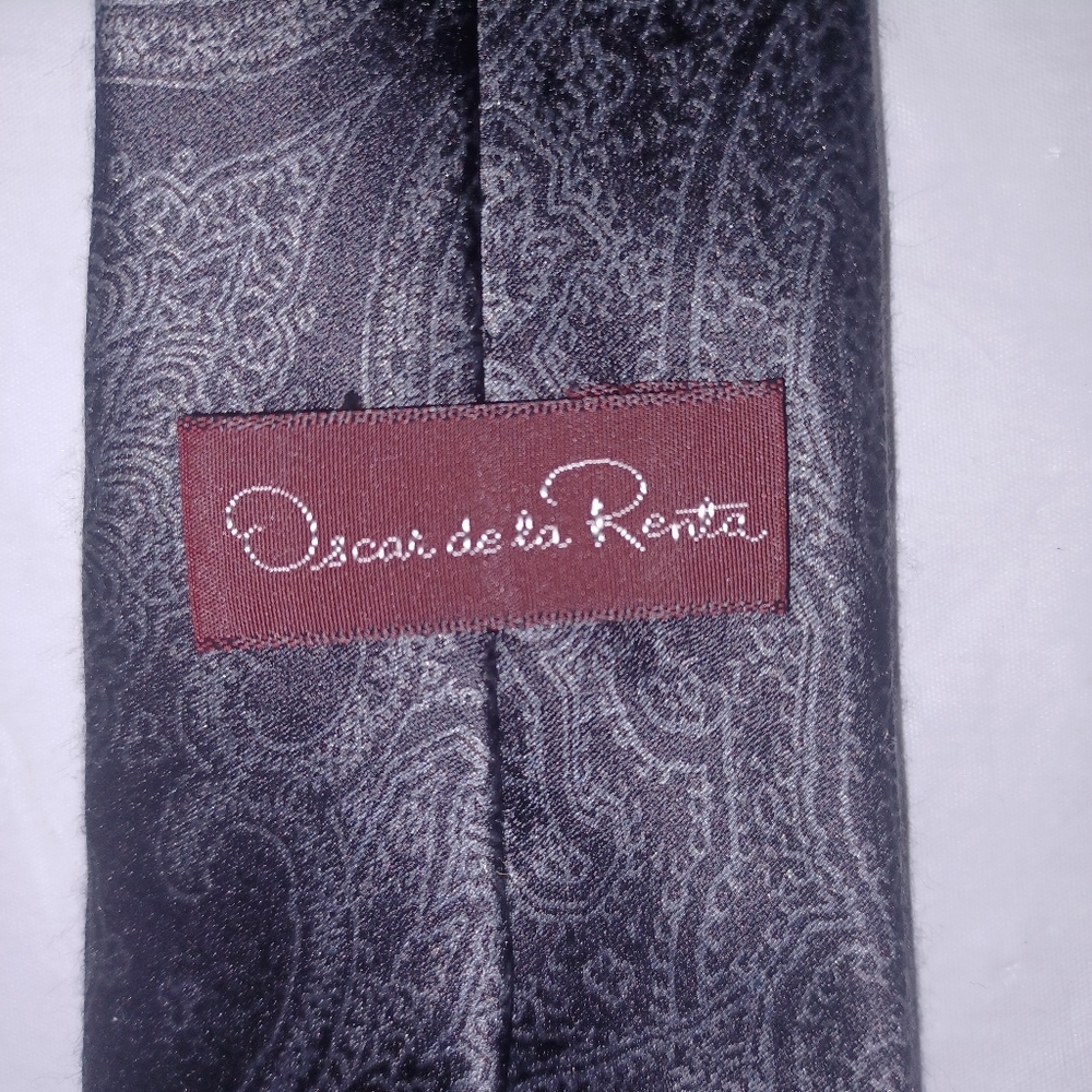 🖤 Oscar de la Renta Men’s Black Tie – Classic Luxury - Picture 2 of 2